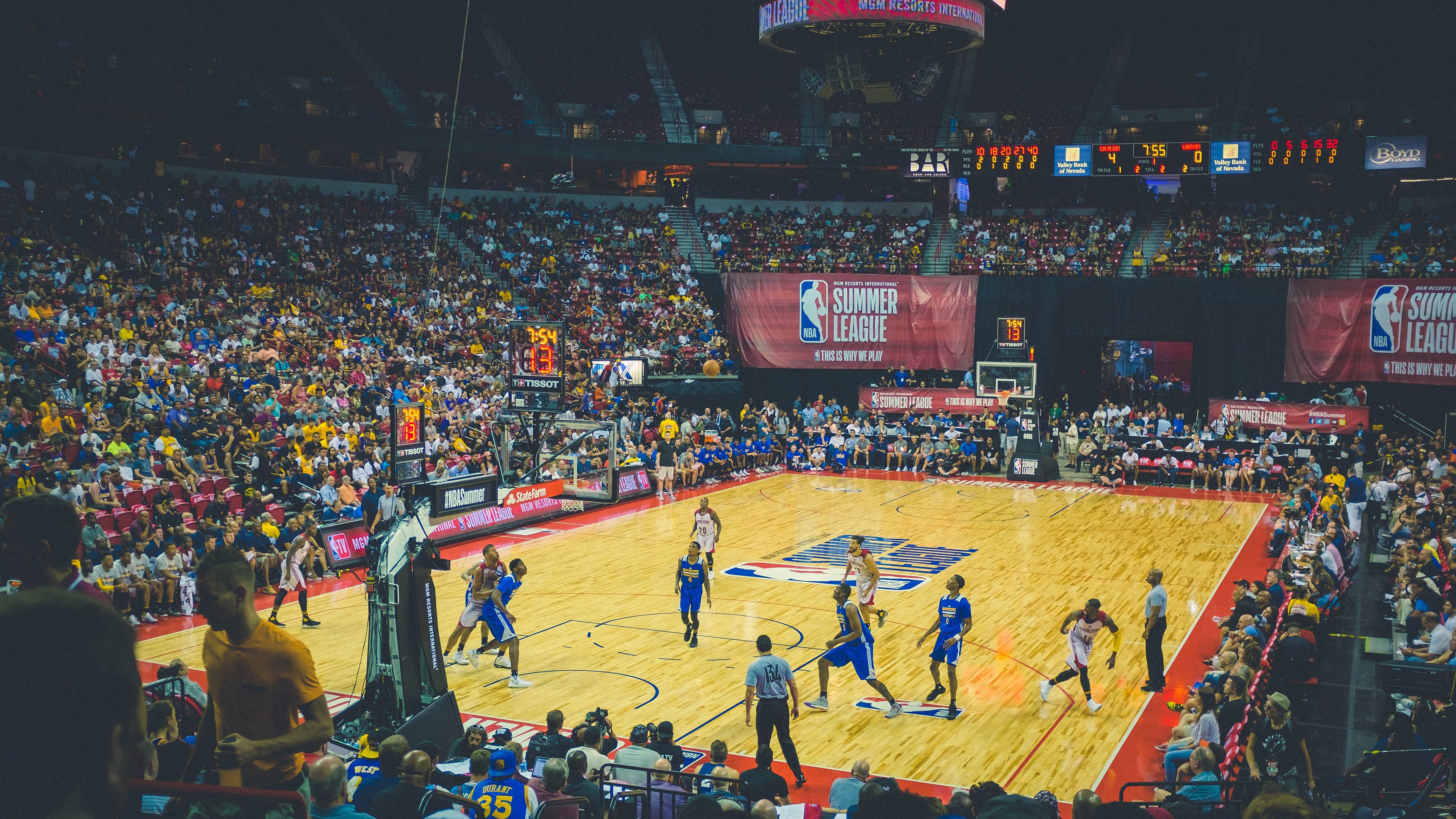 勇士凭借团队合作胜太阳，库里和穆迪表现突出，勇士 穆迪